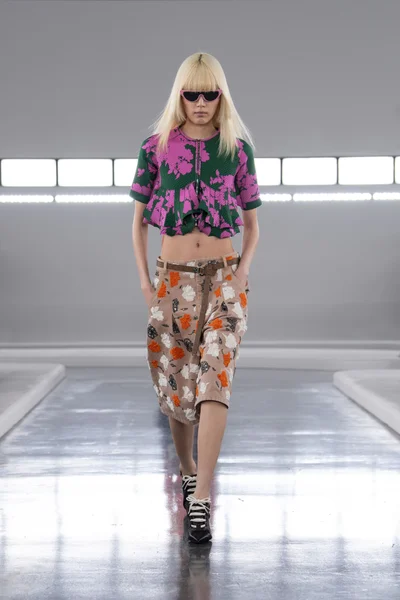 Look 12